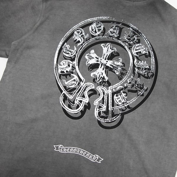 【使い勝手抜群】クロムハーツ スクロール ロゴ 半袖 Tシャツ レプリカ 2色 Kuk19171